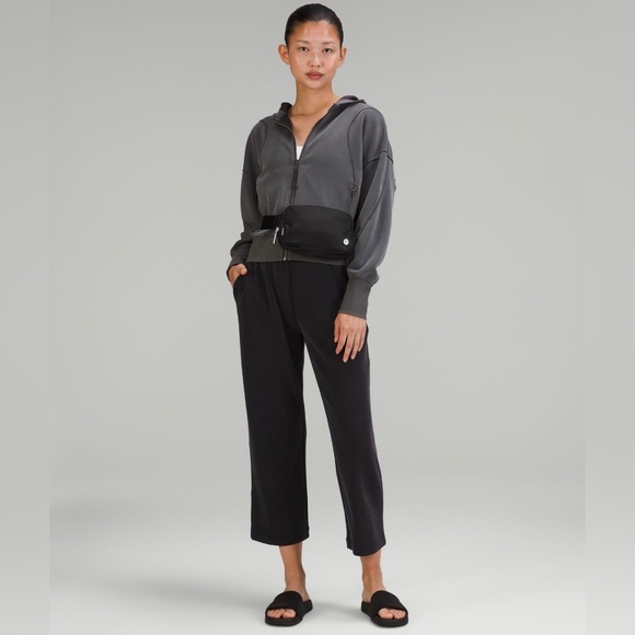 BNWT Lululemon Everywhere Belt Bag Black 1 Litre - Picture 2 of 10